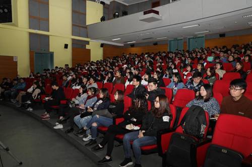 http://www.msfilm.cqu.edu.cn/__local/6/74/41/F15C601AFAB8A61D374AF34F428_1DF3195D_FCEB.jpg